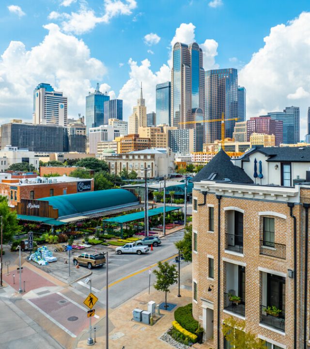 Roofer in Dallas, TX