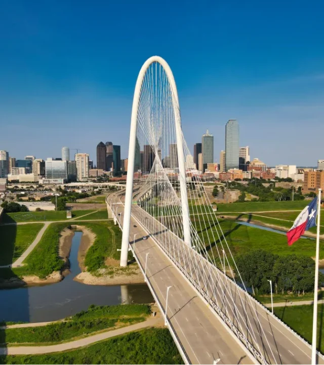 Roofer in Dallas, TX